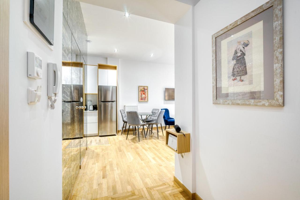 Stylish, Sunny New 2 Bedroom, Prime Central เอเธนส์ ภายนอก รูปภาพ